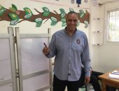 حمدى الصافى يدلى بصوته فى الاستفتاء على التعديلات الدستورية