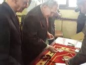 بالفيديو.. رئيس مجلس القضاء الأعلى يدلى بصوته فى الاستفتاء على الدستور