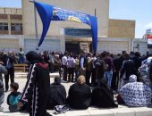 مسيرات ورقصات للشباب وطوابير طويلة أمام لجان أكتوبر