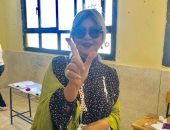 بوسى شلبى تدلى بصوتها فى الاستفتاء علي التعديلات الدستورية