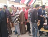 صور.. إقبال متزايد على لجنة مدرسة نبوية موسى بمدينة نصر للتصويت على الاستفتاء