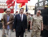 فيديو وصور.. مواطنو القليوبية يستقبلون المحافظ بلجان الاستفتاء بـ"الزغاريد وتحيا مصر"