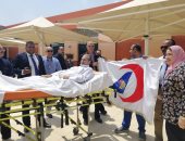 صور.. عامل بمصر للطيران يدلى بصوته فى الاستفتاء بعد إجراء عملية قلب مفتوح