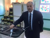 هانى أبو ريدة يدلى بصوته فى الاستفتاء على التعديلات الدستورية.. صور