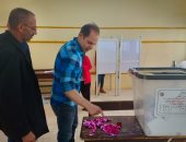 رامي عادل إمام يدلي بصوته في التعديلات الدستورية باكتوبر