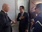 رئيس حى النزهة يتفقد لجان الاستفتاء.. ويؤكد: لم نرصد مخالفات حتى الآن