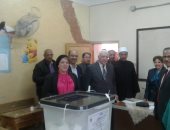 صور.. أسامة العبد يدلى بصوته فى الاستفتاء..ويؤكد: المشاركة واجب وطنى