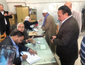 جبالى المراغى يدلى بصوته فى الاستفتاء.. ويؤكد: العمال كلمة السر