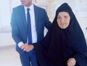 صور.. أكبر معمرتين بالضبعة تدليان بصوتيهما على الاستفتاء بالتعديلات الدستورية