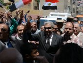 صور.. محافظ المنيا يشارك فى مسيرة حاشدة لدعوة الأهالى للاستفتاء على الدستور