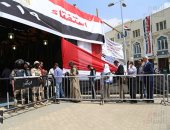 إقبال كثيف من المواطنين على لجنة الاستفتاء بمحطة مصر