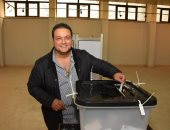 مراد مكرم يدلى بصوته فى التعديلات الدستورية بالزمالك