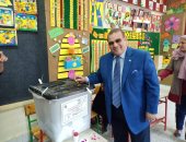 حسن راتب رئيس مجلس أمناء جامعة سيناء يدلى بصوته فى الاستفتاء على الدستور