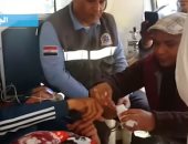 الشرطة فى خدمة ذوى الإعاقة.. نقل المرضى وكبار السن بسيارات الشرطة للجان - فيديو