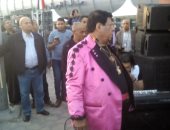 فيديو وصور.. شعبان عبدالرحيم يحث العاملين والمغتربين بالمطار على المشاركة بالاستفتاء