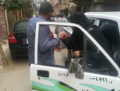 محافظ الجيزة يخصص سيارة لمسنة للإدلاء بصوتها فى الاستفتاء بالهرم 