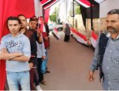 احتشاد المواطنين أمام مدارس الجمالية للمشاركة فى ثالث أيام الاستفتاء