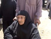 صور.. كبار السن وذوى الاحتياجات الخاصة يدلون بأصواتهم بالفيوم