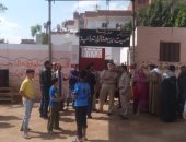 فيديو وصور.. أهالى قرية ميت ربيعة بالشرقية: نزلنا الاستفتاء من أجل مصر