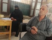 كفيف يدلى بصوته داخل لجنة ببنى سويف:"عايزين الريس يكمل الاصلاح"  