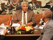 محافظ أسوان: توزيع 324 طبيب بشرى لخدمة 224 وحدة صحية 