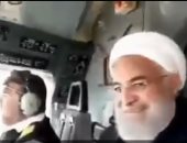 فيديو.. رئيس إيران مشغول بالكاميرا والتصوير خلال تفقد أضرار الفيضانات