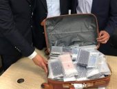 جمارك مطار برج العرب تضبط محاولة تهريب كمية من الهواتف المحمولة