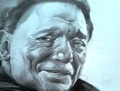 فنان شاب يبدع فى رسم اللوحات بالقلم الجاف والرصاص: يرسم بالفطرة 