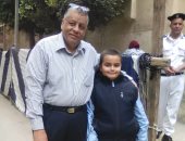 عبد الرحمن يشارك بصورة مع والده ويؤكد: علمنى الانتماء وحب الخير