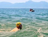 مغامر جنوب أفريقى يسجل رقما قياسيا بالسباحة 54 يوما ببحيرة التماسيح.. صور