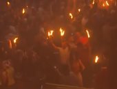 شاهد.. لحظة إضاءة الشموع داخل كنيسة القيامة فى "سبت النور"