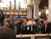 فيديو.. أقباط يرفعون صورة الرئيس السيسى بقداس عيد القيامة داخل الكاتدرائية
