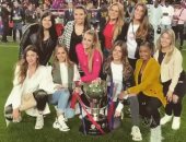 فيديو وصور.. زوجات وأبناء لاعبى برشلونة يحتفلون بلقب الدورى الإسبانى الـ26
