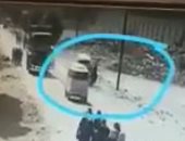 قارئ يشارك فيديو لسيارة تصدم طالبات بالقليوبية ويطالب بتشديد الرقابة على السائقين