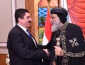 البابا تواضروس يستقبل محافظ القليوبية لتهنئته بالعيد