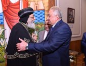 صور.. سامح عاشور فى مقدمة مهنئى البابا تواضروس بعيد القيامة