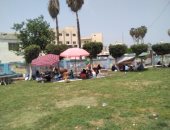 أهالى كفر الشيخ ينصبون الخيام بالشوارع احتفالاً بشم النسيم