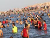 صور.. مصيف بلطيم يستقبل آلاف المصطافين فى شم النسيم