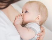 دراسة: زيادة فترة الرضاعة الطبيعية قد تحمى الطفل من الربو