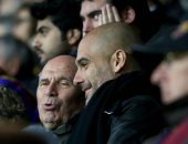 جوارديولا يؤزار برشلونة ضد ليفربول من "كامب نو" برفقة والده