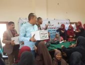 تضامن المنيا: فتح 10 فصول محو أمية وتوزيع كراتين سلع غذائية فى دير مواس