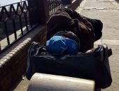 إحنا معاك.. مشرد يحتاج المساعدة بطريق جمال عبد الناصر فى العجوزة