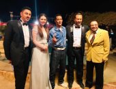 بأزياء التسعينيات.. محمد رمضان وأبطال "زلزال" فى كواليس جديدة من التصوير