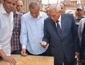 محافظ الدقهلية يتابع تسليم القمح بصومعة ميت غمر ويشدد على تيسير الإجراءات
