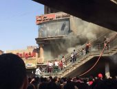 الحماية المدنية تسيطر على حريق فى حى الموسكى .. و بدء عمليات التبريد