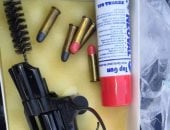 جمارك الدخيلة تضبط سلاحا ناريا وعدد من الطلقات والأسلحة البيضاء