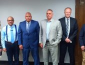 محافظ الوادى الجديد يلتقي وفد مستثمرين يونانيين لزراعة 10 آلاف فدان موالح