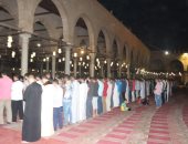 "لجنة الفتوى بمجمع البحوث" توضح حكم صلاة الرجل مع زوجته لأجل ثواب الجماعة