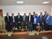 رئيس جامعة أسيوط يطالب بإجراء امتحانات طبية موحدة على طلاب الماجستير والدكتوراه