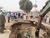 محافظ الجيزة يتفقد موقع هبوط أرضى بطريق الفيوم.. وتحويلات مرورية بمنطقة الأعمال